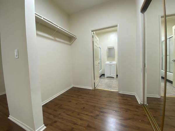 $1,995 Extra Large Studio ~ Move in Special (Koreatown)63774528295809124