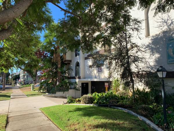 $2,225 / 1br - 650ft2 - One bedroom loft in Bankers Hill/Hillcrest! ***MOVE IN SPECIAL*** (Bankers Hill)63819410541313121