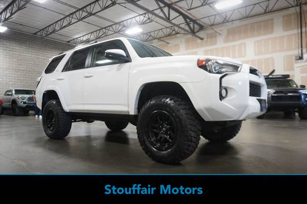 2019 *Toyota* *4Runner *SR5 4WD* Blizzard Pearl 1