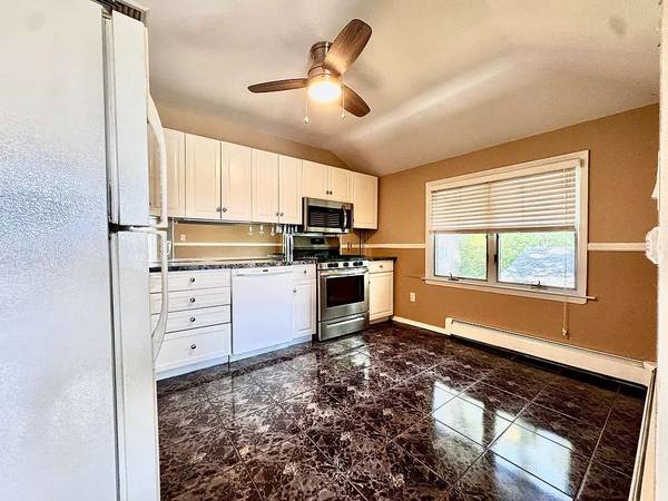 $2,950 / 3br - 3 bedrooms 2 bath Washer Dryer Katan Ave 2nd FL Staten Island NY 10⁸0 (Staten Island NY 10308)63698513014401123