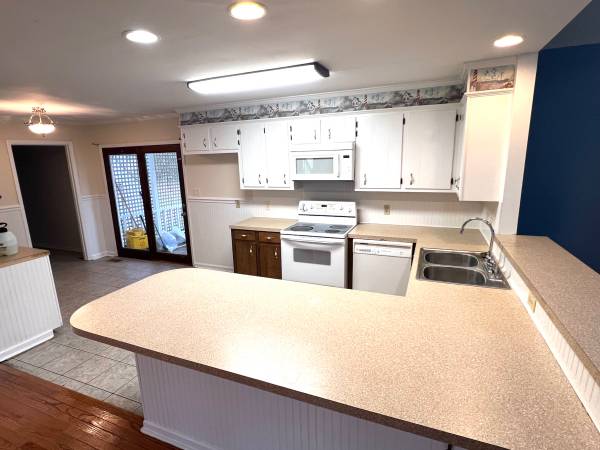 $1,600 / 4br - 2500ft2 - 4 Bedroom 3 Bath House in Washington, NC (Washington)63897185335299124