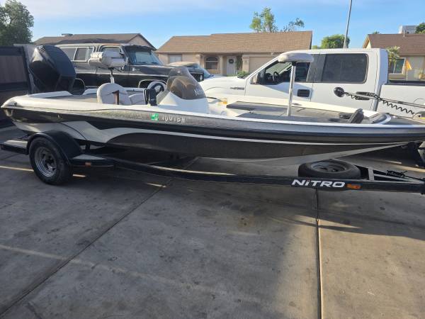 2000 Tracker Outboard - 18ft 2" 1