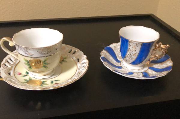 VINTAGE HAND PAINTED ESPRESSO CUPS AND SAUCERS 1