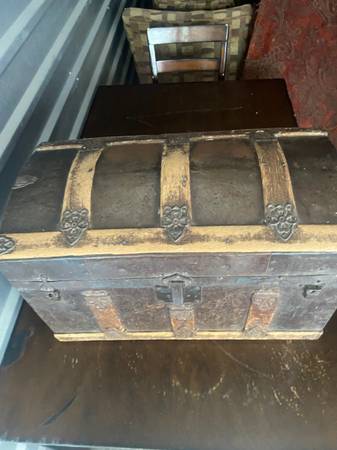 Antique trunk 1