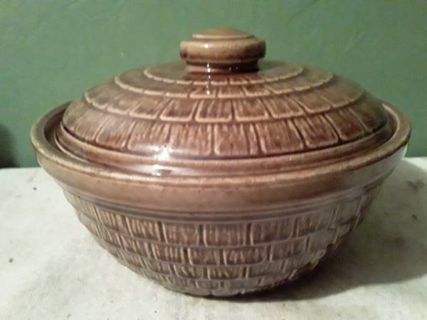 McCoy Pottery Brown Glazed Honeycomb/Shingle Casserole Dish-Bean Pot 1