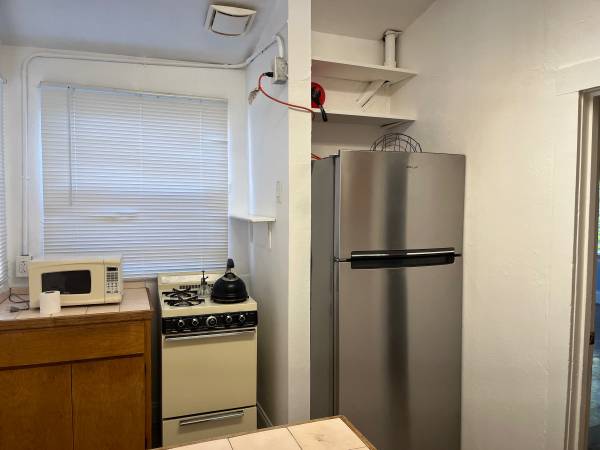 $1,800 Un estudio falso, a 2 cuadras de UCB, $1800/mes (berkeley)63824142245507124