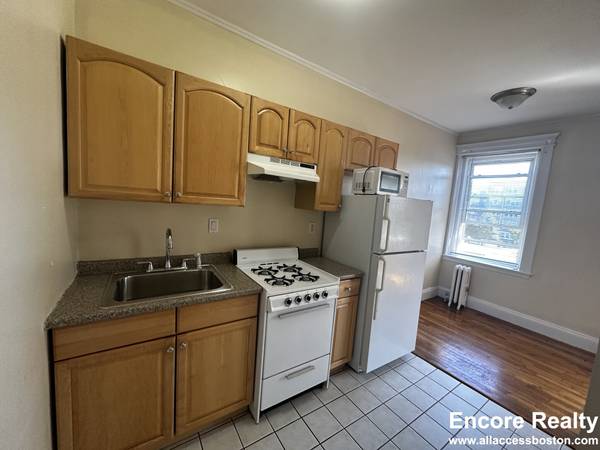 $1,850 AVAILABLE NOW! Sweet Studio in a Great Brighton Location! (Brighton)63817562480385124