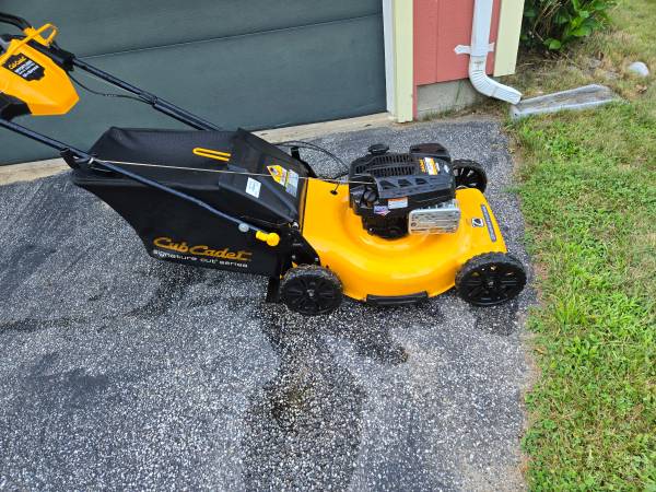 Cub Cadet self propelled 23" mower 1
