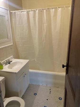 $775 / 1br - 700ft2 - 1 Bed 1 Bath Unit On Top Floor (East Chicago)63918414501507122