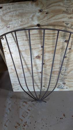 Corner Hay Feeder 1