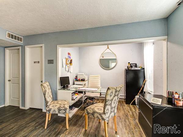 $906 / 2br - 876ft2 - Alfombra, Control climático, Lavandería en el lugar, Aire acondicionado (Norman)63670484323457124