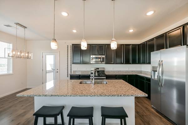 $2,300 / 2br - 1165ft2 - Luxury Top-Floor Condo in Highlands Ranch Gated Community!63973502375298124