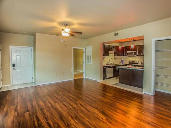 $1,305 / 2br - 1144ft2 - Gated Community, 2 BR/2 BA with Outdoor Pool & Fitness Center63806193993347121