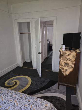 $950 / 1br - (1) Large clean rooms for rent (Brooklyn)64033291698435121