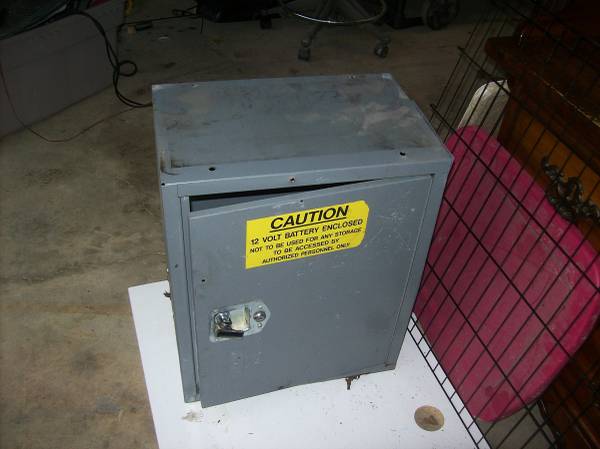 Adrian Steel 12, Adjustable Single Shelf Cabinet missing shelf and key 1