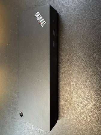Lenovo ThinkPad Universal Thunderbolt 4 Dock 1