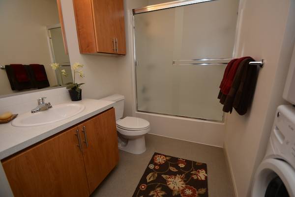 $1,295 / 1br - This Is Exactly How Your New Home Should Feel @ Abernethy Court! (SE Portland, Hawthorne, Ladd’s Addition)63956353148546124