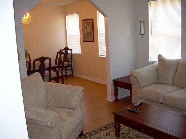$1,700 / 4br - 1250ft2 - Nice  3 or 4 Bedroom Apartment on Second floor in 2 family Building (NEWPORT)63974611983363121