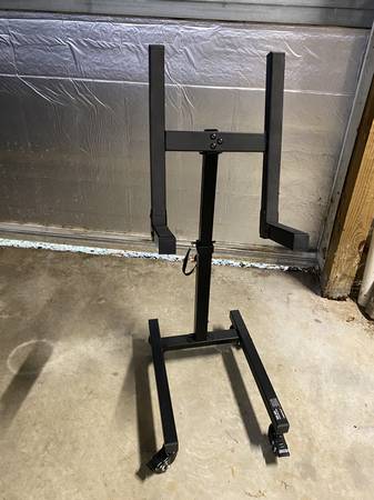 Amp Stand with locking rollers 1