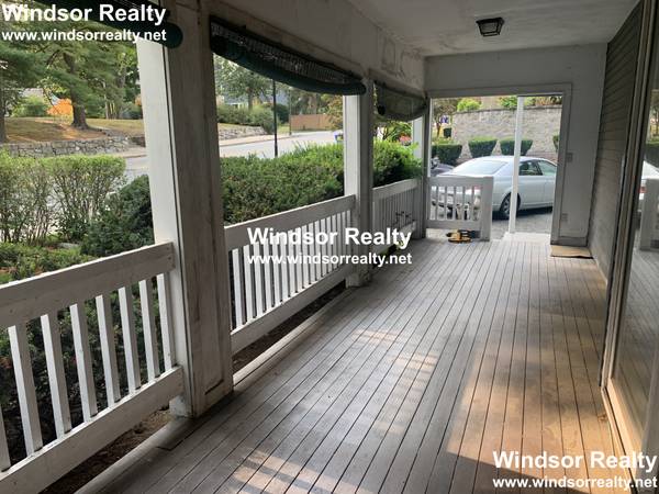 $3,200 / 3br - UNIDAD GRANDE con PORCHE FRONTAL ESTUDIO PATIO TRASERO APARCAMIENTO NOV 1 (Wellesley Hills / Newton Lower Falls)63856337507203124