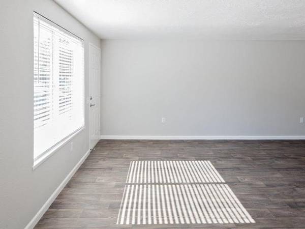 $1,565 / 2br - 900ft2 - Cocina completamente equipada con electrodomésticos de acero inoxidable (Gresham)63672564450433123
