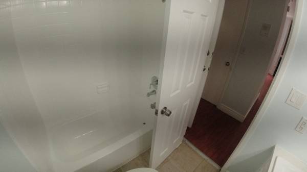 $1,550 / 500ft2 - Spacious Studio with Parking (Koreatown)63700939667329124