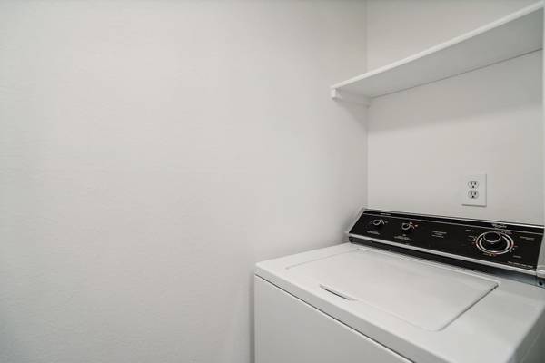 $1,995 / 1br - 700ft2 - Two-level Garage Parking, In-home Washer and Dryer, Ceiling Fans (600 7th Ave, Seattle, WA)63845962856577120