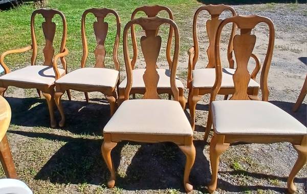 6 matching Oak dining chairs 1
