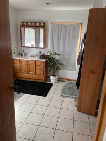 $4200.00 / 4br - 1500ft2 - Available August 2026to Aug. 2027  4 brs  2 BATH63660228732929122