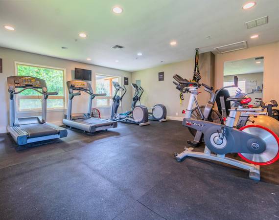 $1,495 / 1br - MUDARSE INMEDIATAMENTE.. ¡CONTÁCTENOS! ** En el corazón de Salem -- Techos de 9 pies (West Salem)63660461196547124