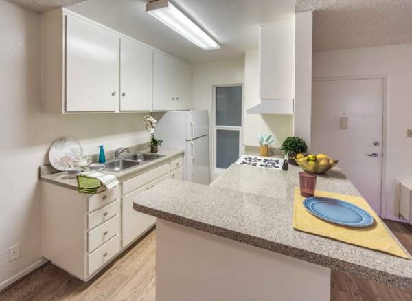 $1,645 / 1br - 555ft2 - Pool, Public Transportation, Refrigerator (630 W Duarte Rd, Monrovia, CA)63857623198721123