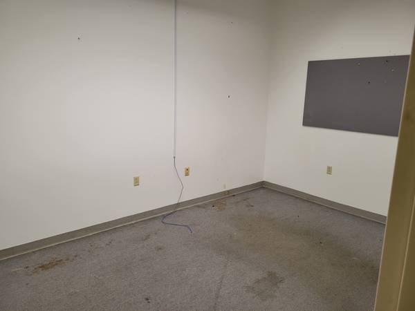 $15,000 / 20000ft2 - Commercial Retail Space / Storefront / Office Space Available 4 Lease (Martinsburg West Virginia)63953078519298124