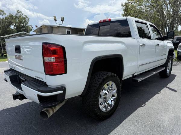 2017 GMC Sierra 2500HD Denali 4x4, cabina doble, 4 puertas, caja corta - $29,900 (+ Gator Truck Center de Ocala)63443620856705124