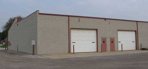 $2,650 / 3400ft2 - Industrial / Flex Commercial Space for Lease (Monroe)63667659014017122