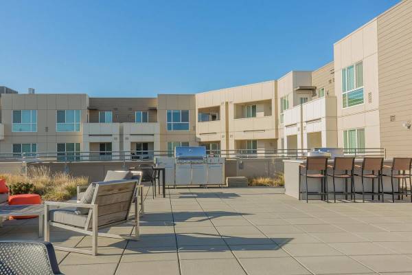 $1,604 / 1br - 633ft2 - Media Center, Large Expansive Windows, Demonstration Kitchen (Portland)63956647684099122