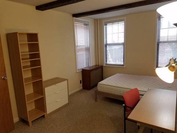 $960 / 4br - 120ft2 - Large room for rent. New Renovated (Ridgewood)63930273929730121