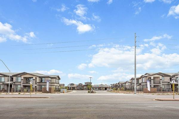 $1,695 / 2br - 1169ft2 - Dual Vanities, Granite Countertops, Modern 2” Wood-Style Blinds (7601 W Glendale Ave, Glendale, AZ)64024825796610120
