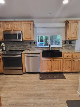$1,700 / 1br - RUSTIC HOME ON W. SMITH ROAD TO SHARE (BELLINGHAM)63509649868289123