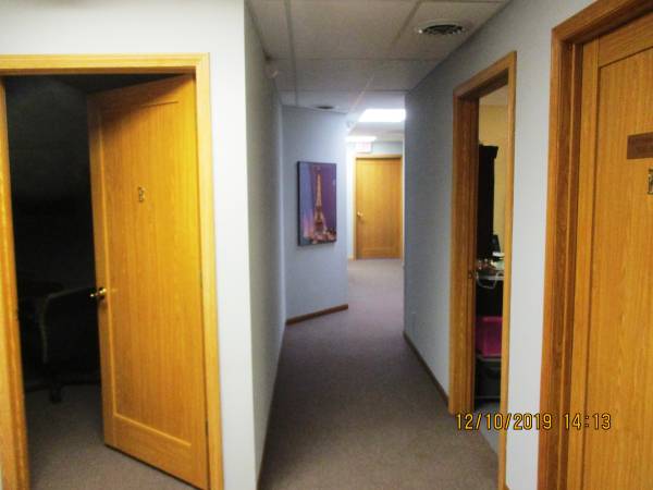 $295 / 153ft2 - 2 Oficinas Disponibles, Negocio/Retail/Médico/Proveedor de Servicios, Oshkosh (Oeste de Oshkosh)63845969353217124