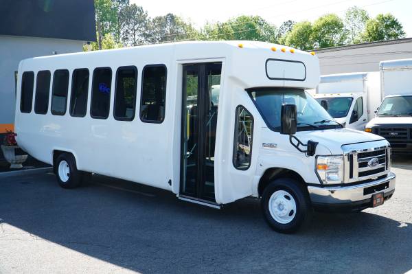 2019 FORD E450 BUS 21 ASIENTOS - UN SOLO DUEÑO - $18,993 (Kennesaw)63621191196929122