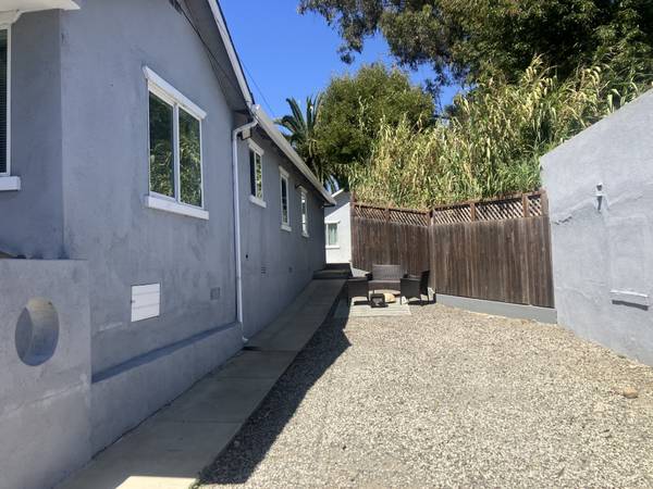 $3,300 / 3br - 1100ft2 - 3 bed/2 bath House in Oakland's Allendale Neighborhood close to 580 (oakland hills / mills)64017517658754122