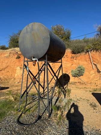 500 gallon fuel tank with stand 1