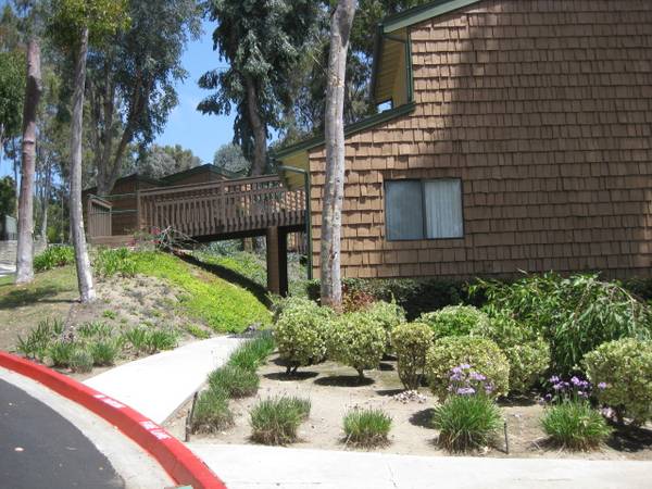 $2,995 / 3br - 1550ft2 - 3 Bedroom Townhouse! Park Like setting, Shaded Community!! (Oceanside)64037223885186123