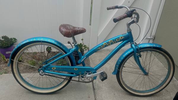Girls Beach Cruiser 1