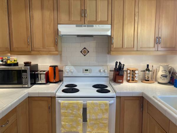 $2,300 / 1br - 1000ft2 - 1BR Sublet in Glendale/Montrose Bright, Furnished (Oct 1 to End March) (Glendale/Montrose)63655060465667124