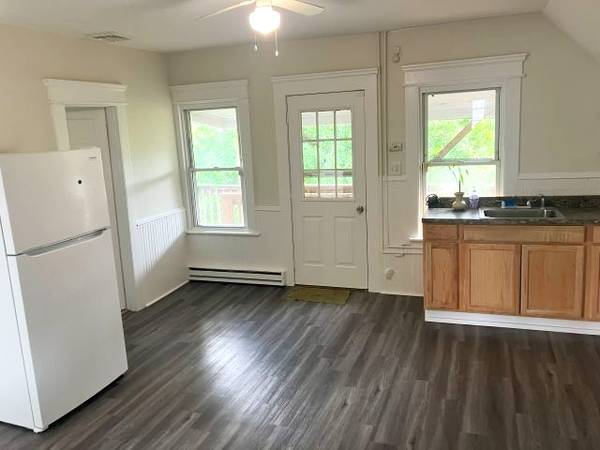 $1,395 / 1br - 850ft2 - Renovated.....w/d hkups in the apartment ............. pets possible (Ansonia)64010331449986121