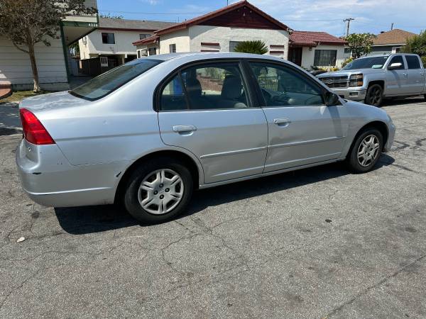 Honda Civic 2002 - $2.350 (Los Ángeles)63624557989635122