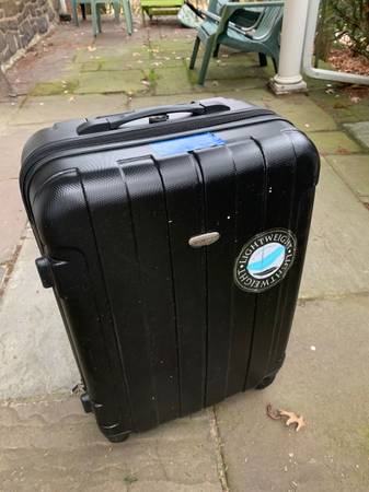 Traveler's Choice roller luggage suitcase  luggage NOT carry-on 1