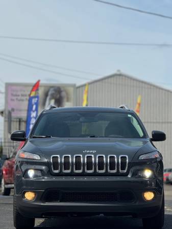 2018 Jeep Cherokee Latitude Plus // Modern and Sleek! // Clean title / - $7,999 (Well Maintained// PRICED TO SELL!!)63618455206915121