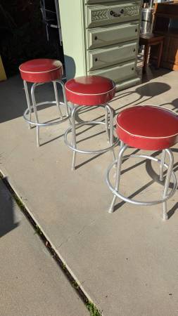 Set of 3 Retro Red Vinyl & Chrome Swivel Bar Stools 1